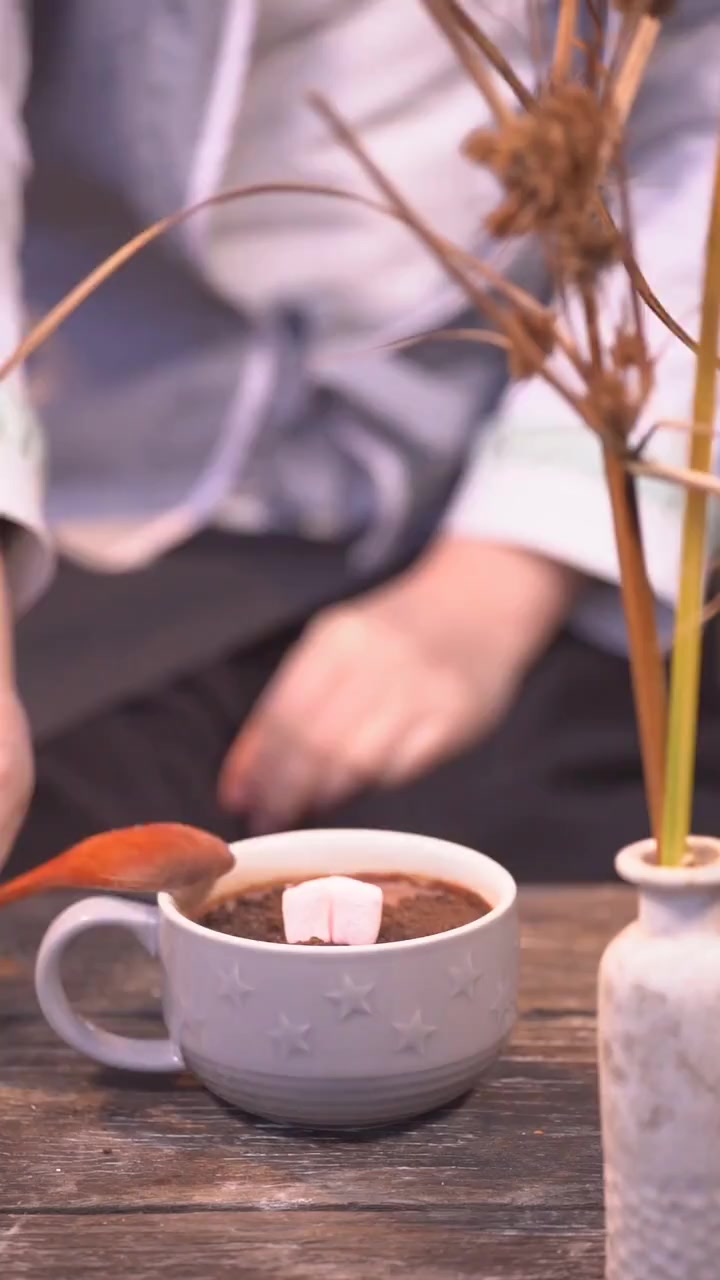 最简单版的巧克力慕斯,不用烤箱,新手也能做出高颜值的甜品