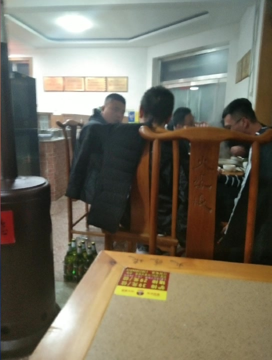 要长寿,吃驴肉,要健康,喝驴汤。龙华火车站潘佳驴排火锅