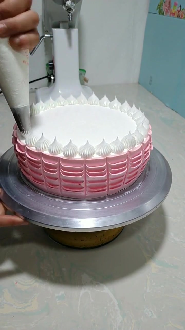 梦幻甜美粉色生日蛋糕,要是生个女儿,我一定要学学做这个蛋糕!