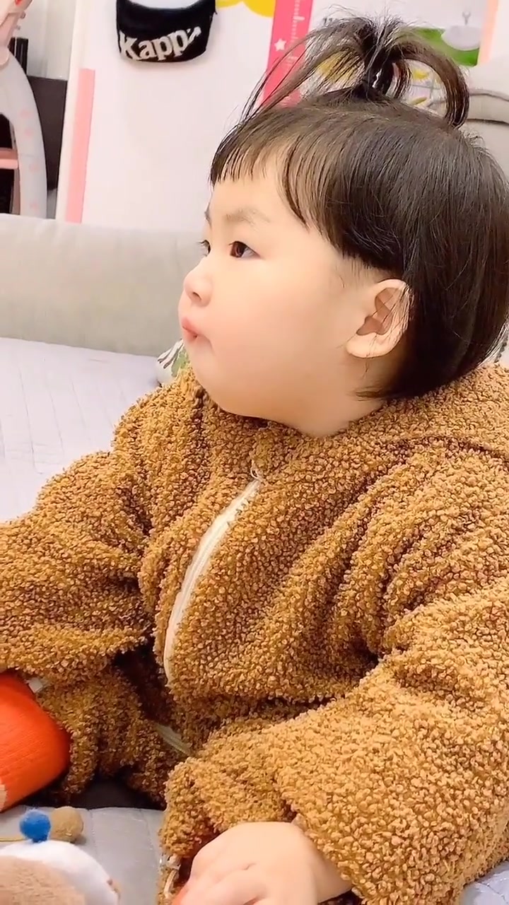 肉肉:我是地里的一颗小白菜,爸爸走后没人疼没人爱!哈哈