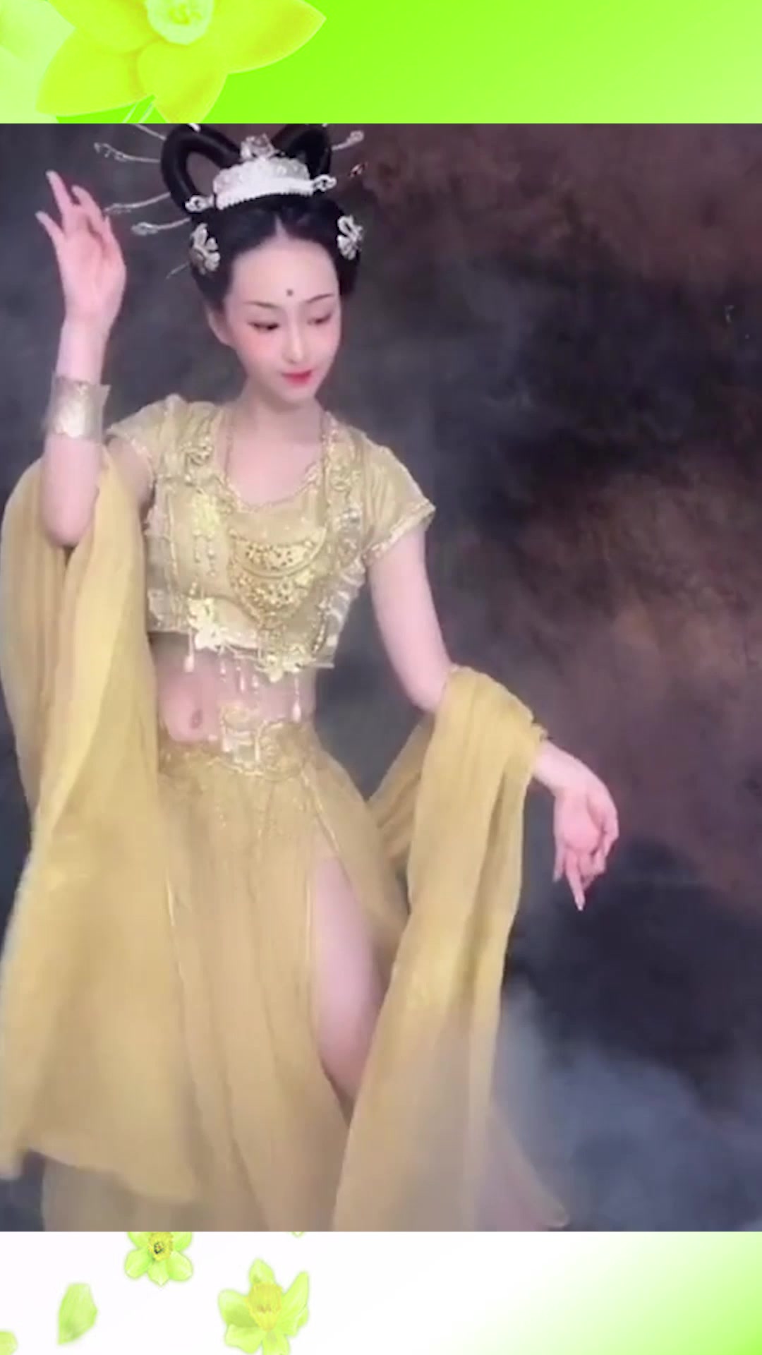 真人版的“敦煌飞天壁画”,宛如在壁画里飞出来的,这一幕太美了