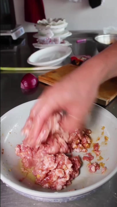 摆摊就可以挣钱的葱肉饼。