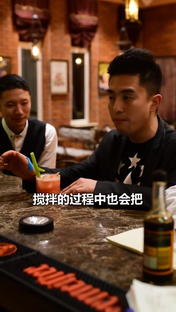 鸡尾酒里加了一根芹菜是什么意思?原来还有大作用,长知识了