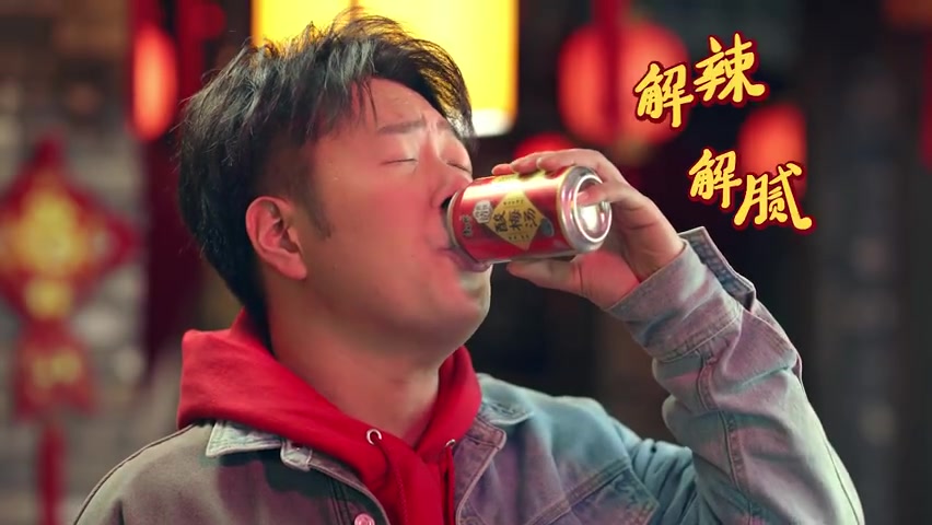 我发起的新年第一场饭局来啦!必不可少的—— 一是红红火火的火锅, 二是清爽解腻的康师傅酸梅