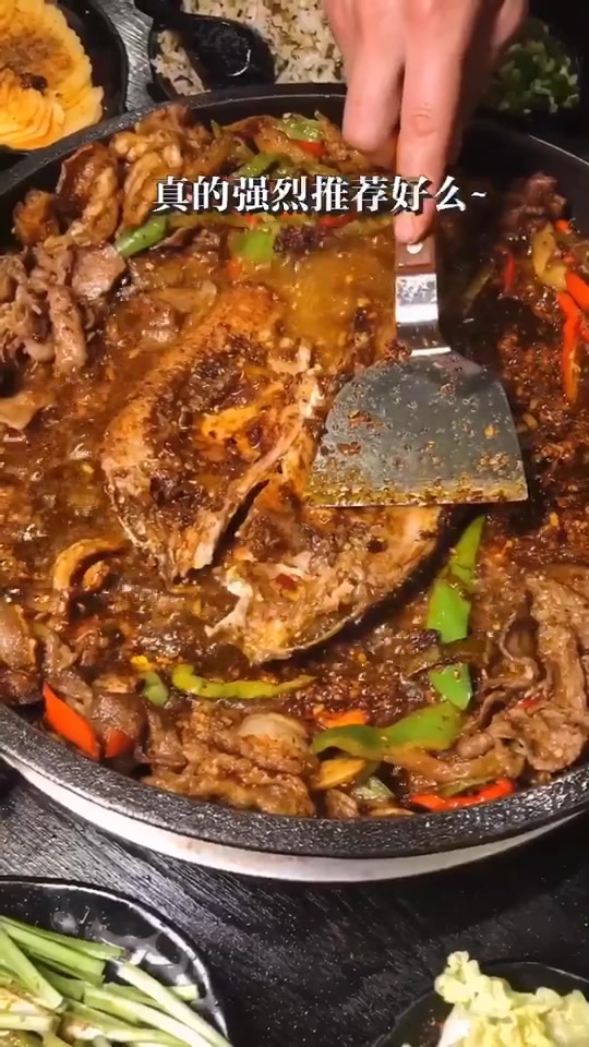 打卡网红铁板烧,菜品性价比很高,吃起来好满足!