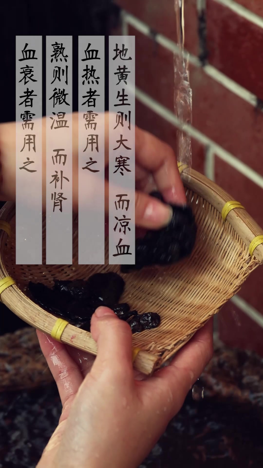 生熟地龙骨汤来啦!鲜美可口,补而不腻,好喝到停不下来~