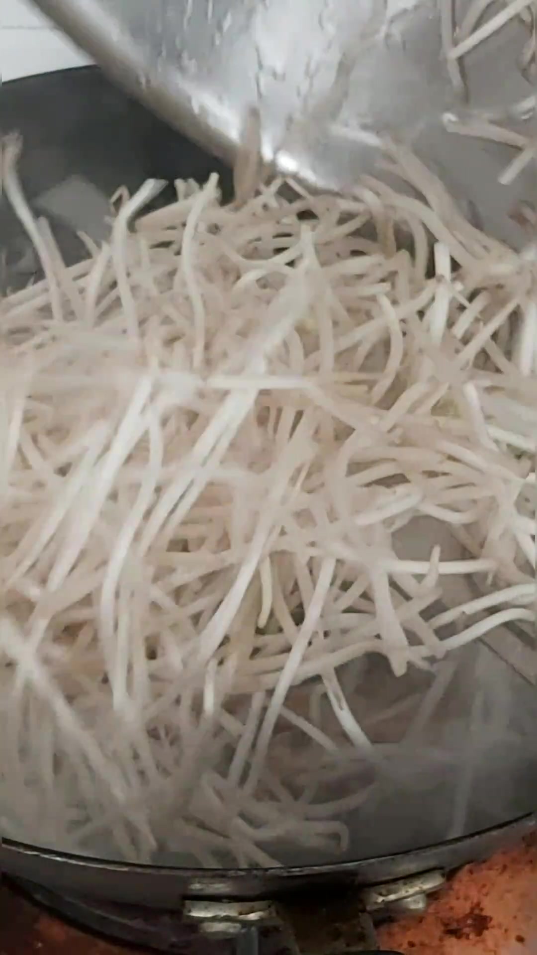 韭菜炒豆芽的做法