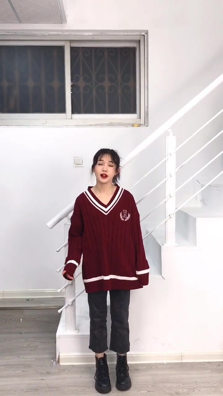 妈妈都夸好看的穿搭,黑色面包棉服搭配牛仔裤,简单又保暖