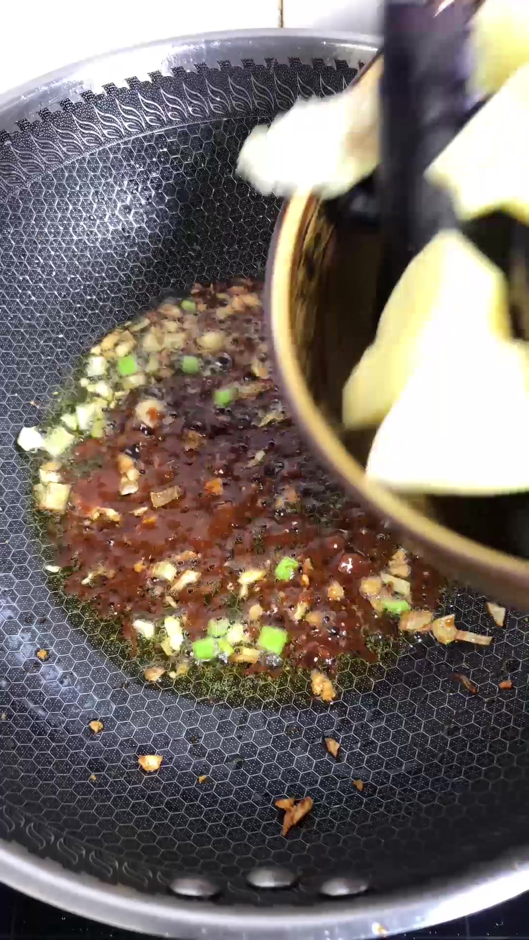 土炖茄子,家庭必备菜品