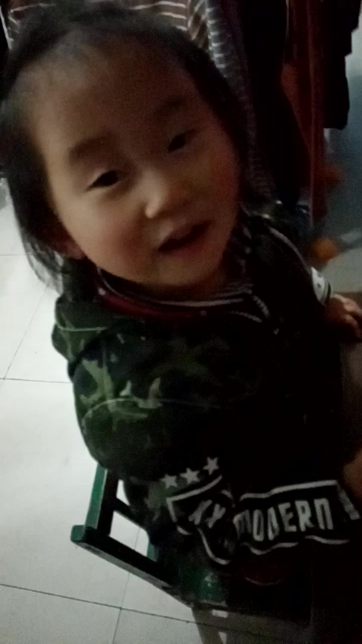 哥哥烤的牛肉和火腿肠真好吃!