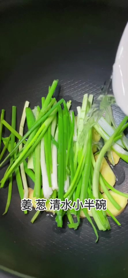 电饭煲里的奥尔良烤鸡,母子俩吃了整只鸡