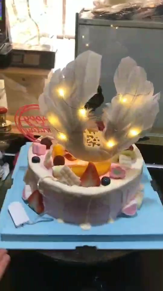 送小女孩最喜欢的白雪公主蛋糕,祝愿宝贝们好好学习,天天开心!
