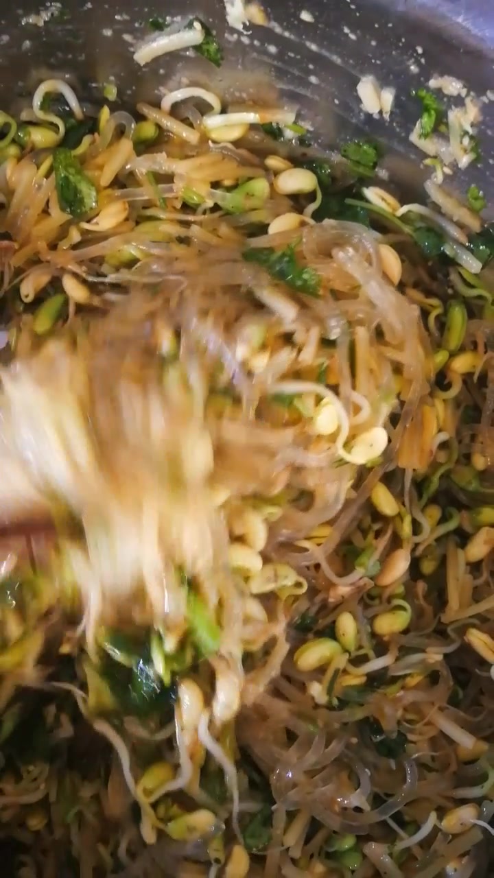 最正宗的大后山豆芽调细粉——当地喜宴上的必备凉菜