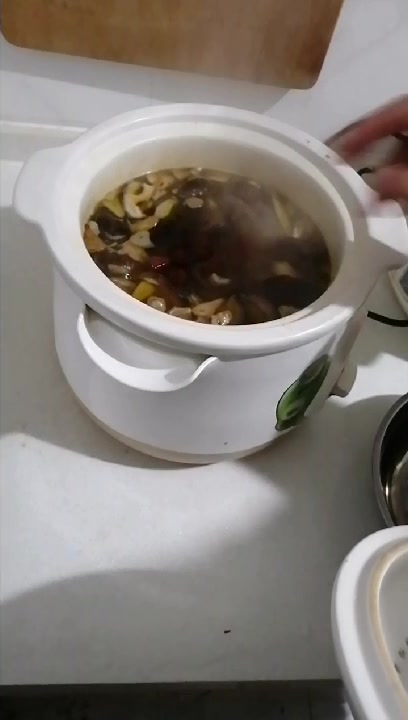 在广东生活8年,老火靓汤是我的最爱,广式汤清淡营养健康美味!