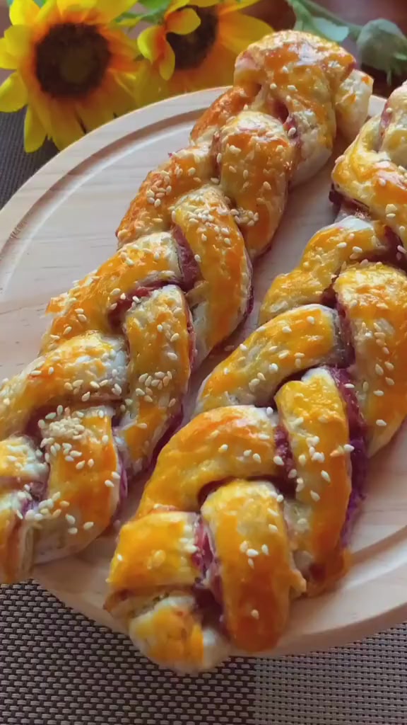 紫薯辫子面包做法 高颜值美食用手抓饼和紫薯做个好吃的外酥里软