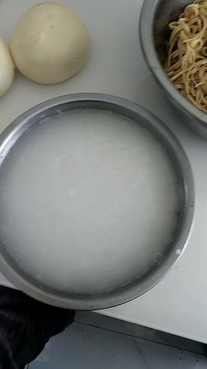 千张和菠菜炒,味道不错!好吃!