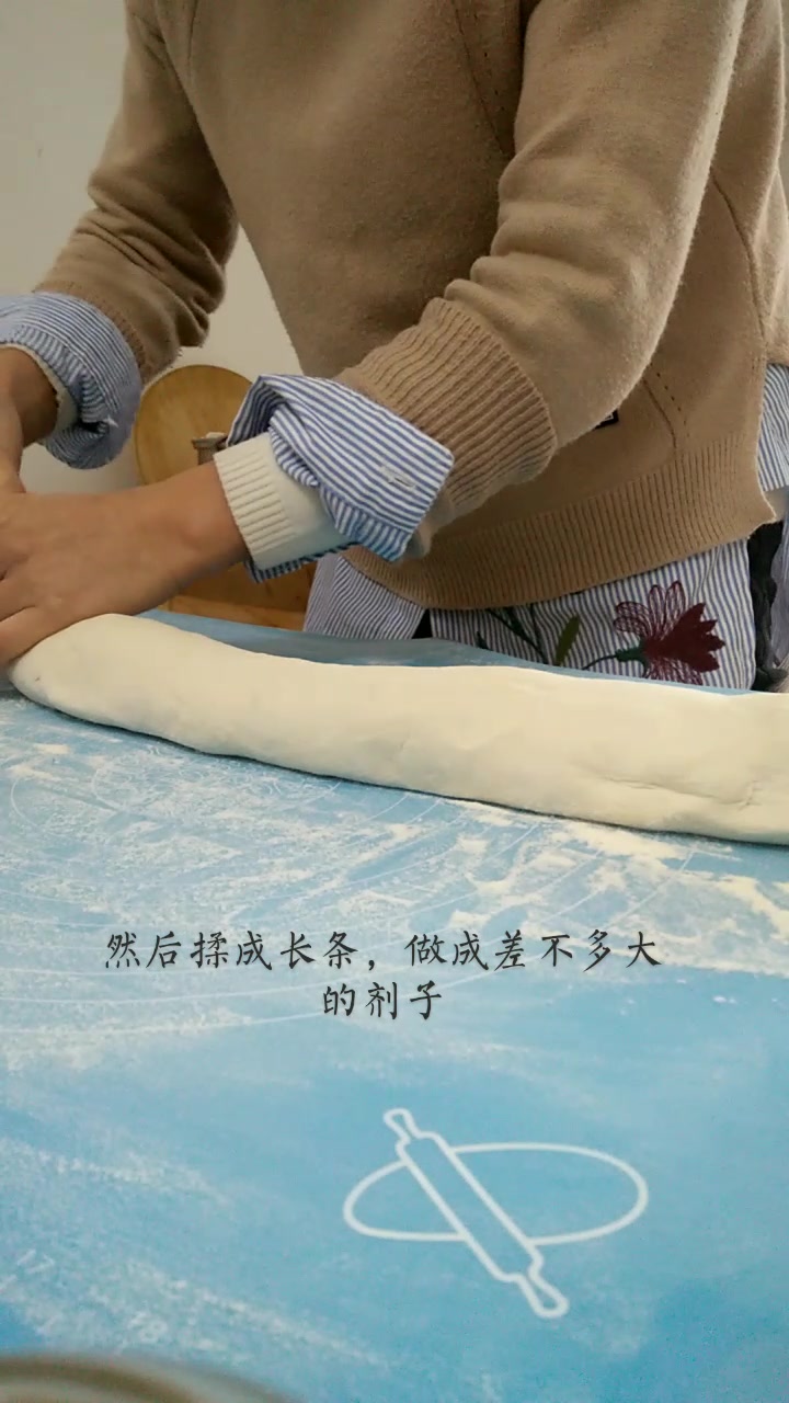 春节期间大鱼大肉都吃腻了,今天吃一顿简单的白菜粉条馅的包子