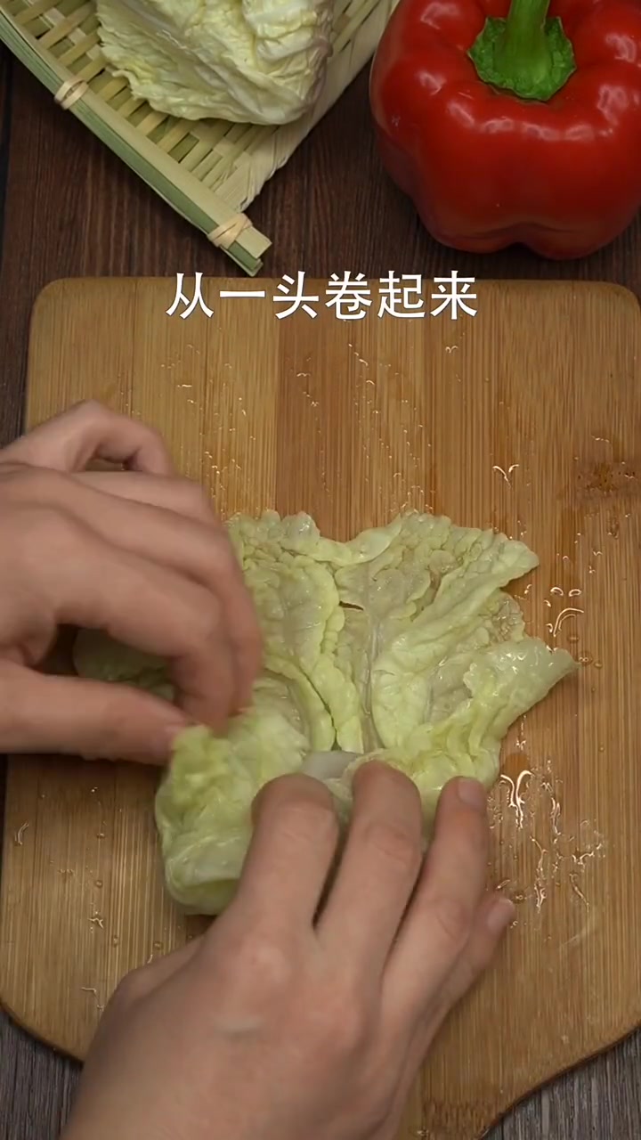 白菜包肉,好吃又不会油腻,再配上汤汁吃真是美滋滋