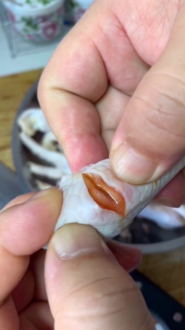 鸡爪鸡翅只要这样做,一锅不够家人吃