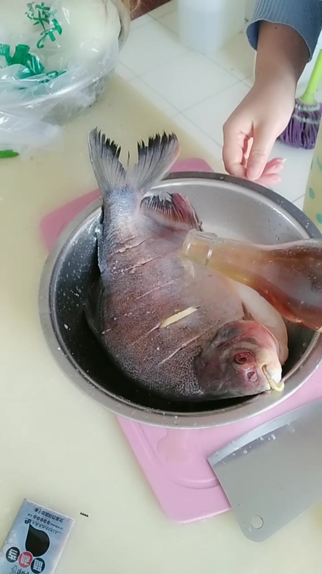 快来看看清蒸鲳鱼的做法,超级简单