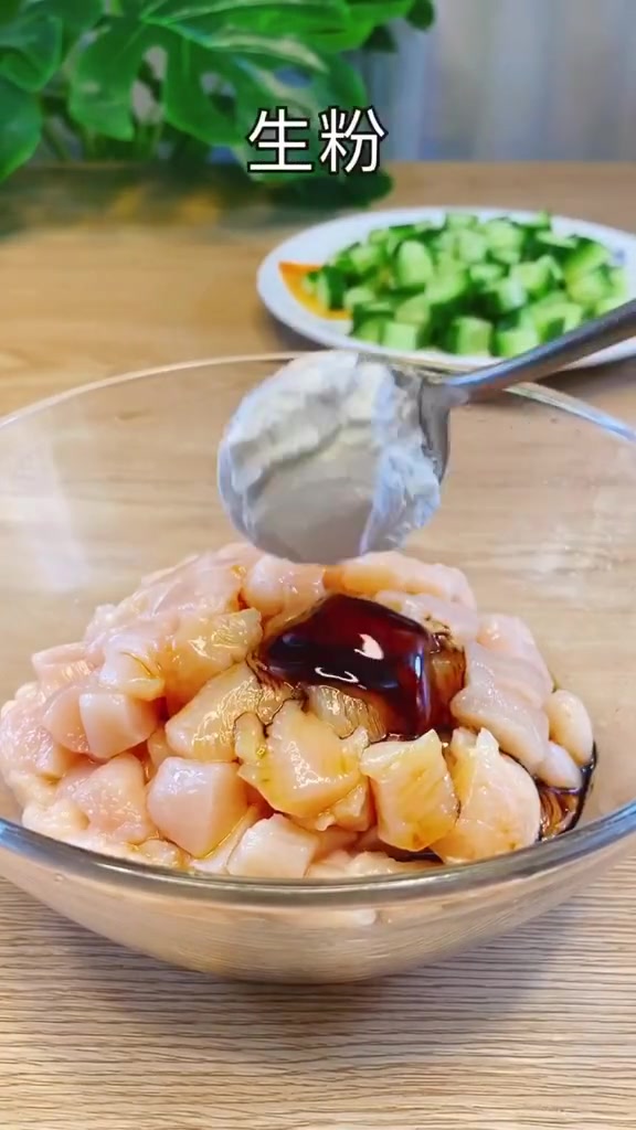 鸡胸肉另一种好吃的做法,嫩滑不柴