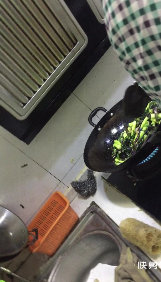农乡美食腊肉炒紫菜苔