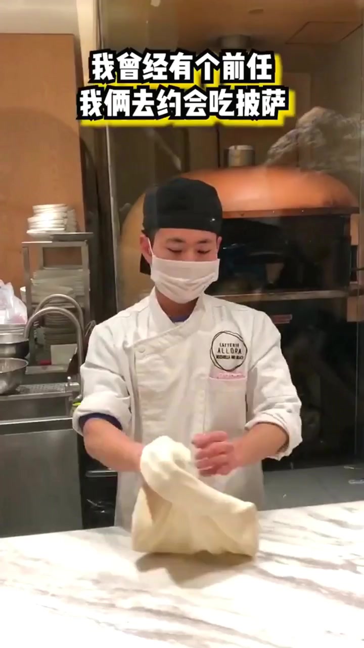 跟前男友吃披萨,他却用毕生所学,把12寸的披萨换了4个6寸的