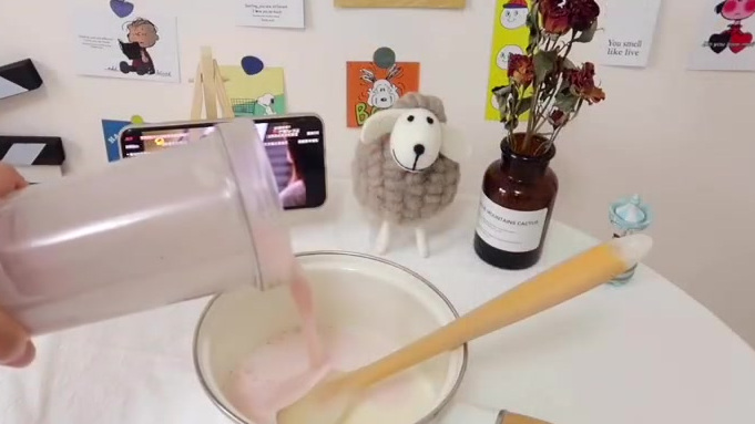 #你的有趣和别人有趣的区别#最近快快买了很多草莓 为了消耗草莓,做了这款草莓慕斯蛋糕 这个