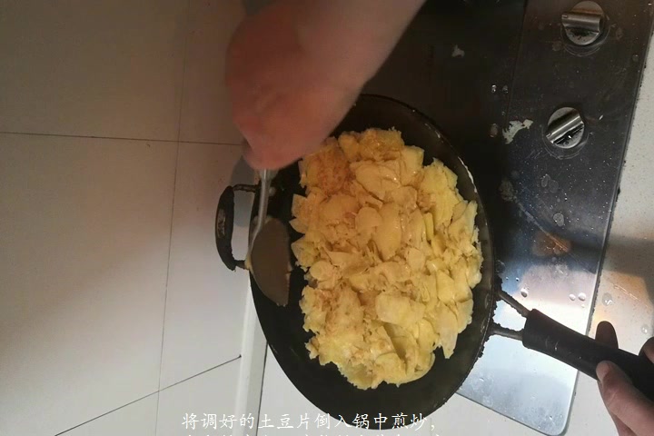 疫情期间,不能外出。结果我做馒头的水平又提高了一个档次,油条照着网友分享的视频我也学会了,