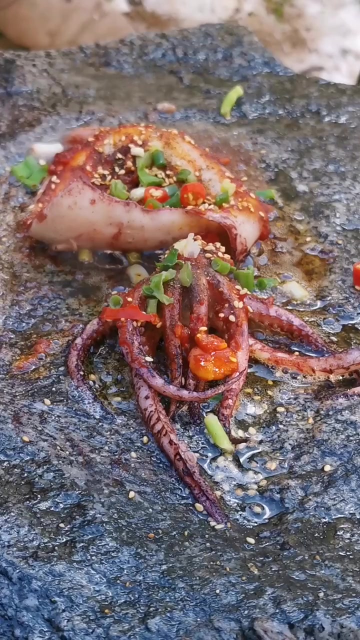 这才是真正的石板烤鱿鱼,原滋原味,不吃一次会后悔的!