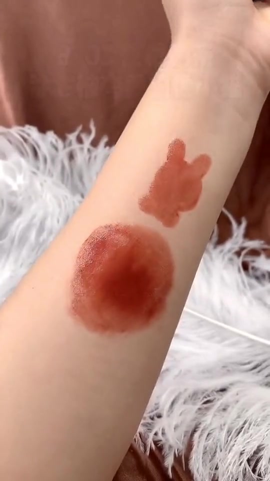 涂上秒变少女玻璃唇的口红,每种颜色都不挑皮,就等着出门用了