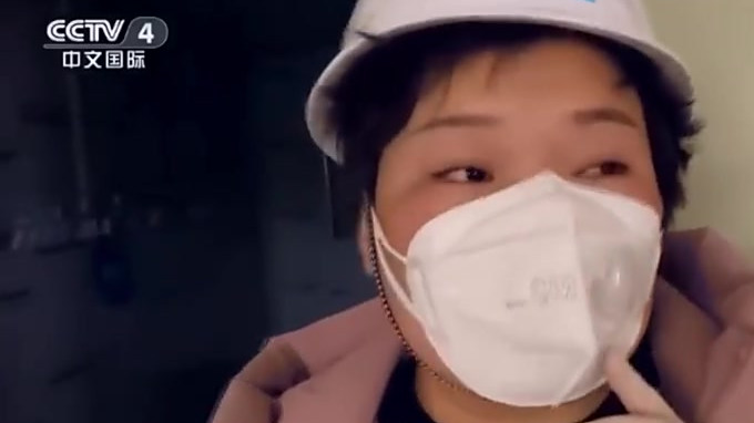 除了白衣天使救死扶伤,在一线还有大量社区工作者和村组织,乡镇干部和机关干部,公安民警,水电