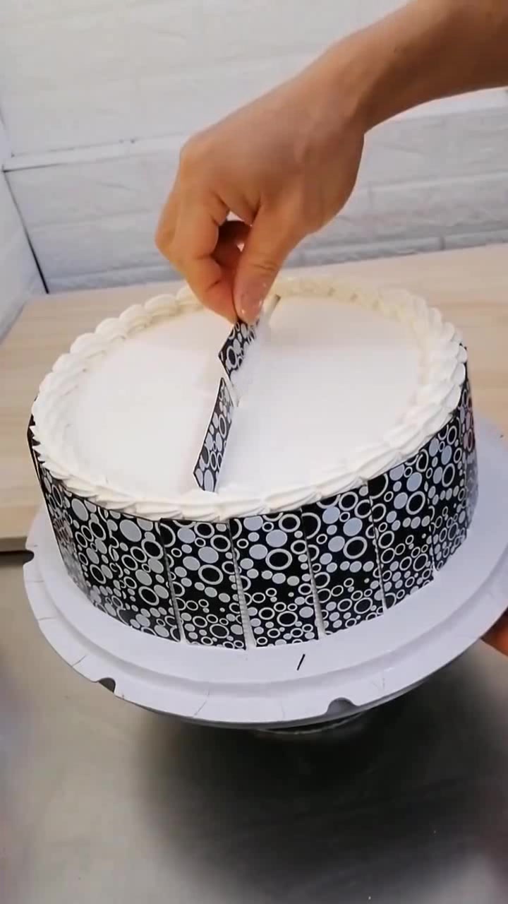 巧克力水果格子生日蛋糕裱花,这成品好馋人呀,口水差点没忍住!