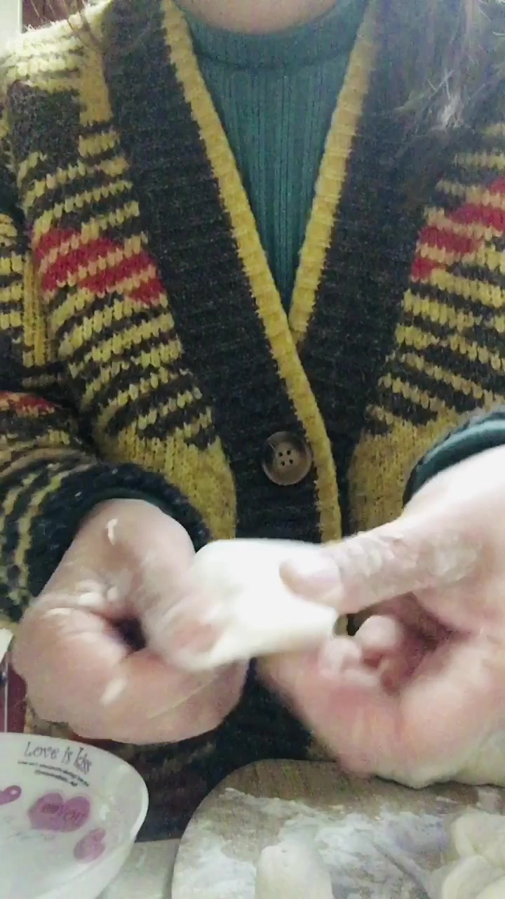不能出门的武汉人,今天在家做了完整版的饺子
