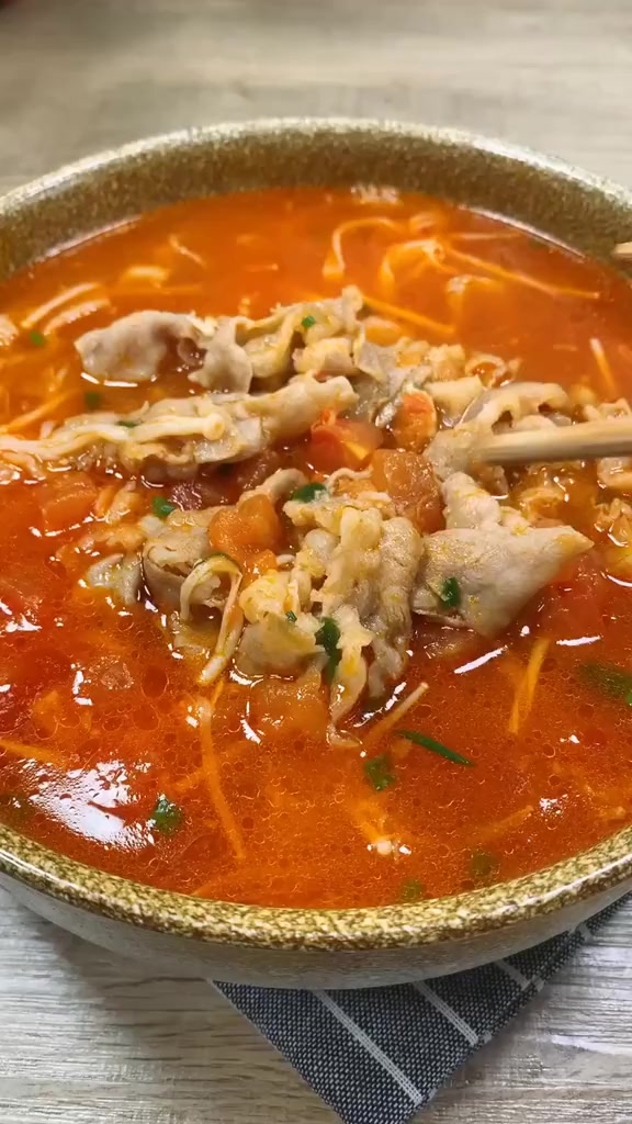 酸爽浓郁的番茄金针菇肥牛,一滴汤都不剩,三碗米饭不是梦