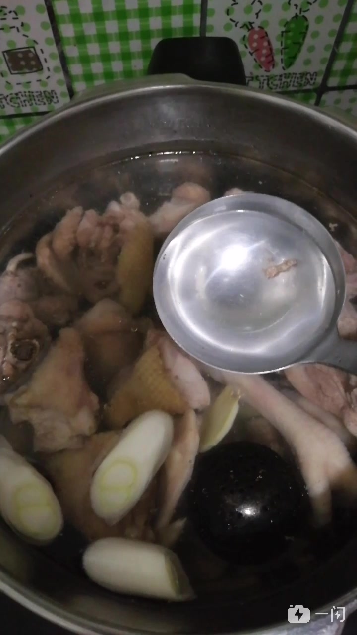 想吃炖鸡了!买了只大公鸡这种做法好吃吗?