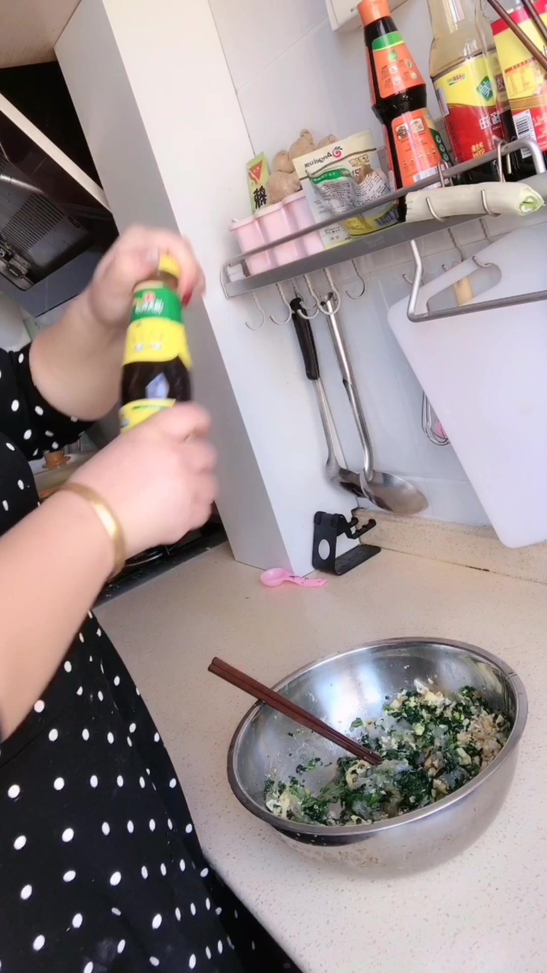 吃点清淡的菠菜鸡蛋虾仁馅饺子,动起来吧!