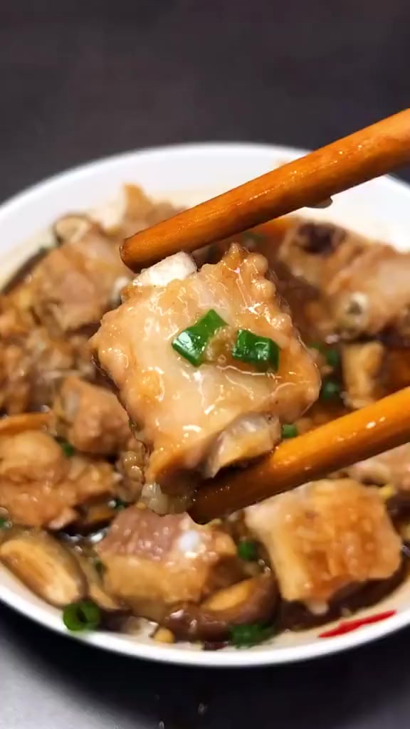 做法简单的香菇蒸排骨,绝对会爱上爱上的味道