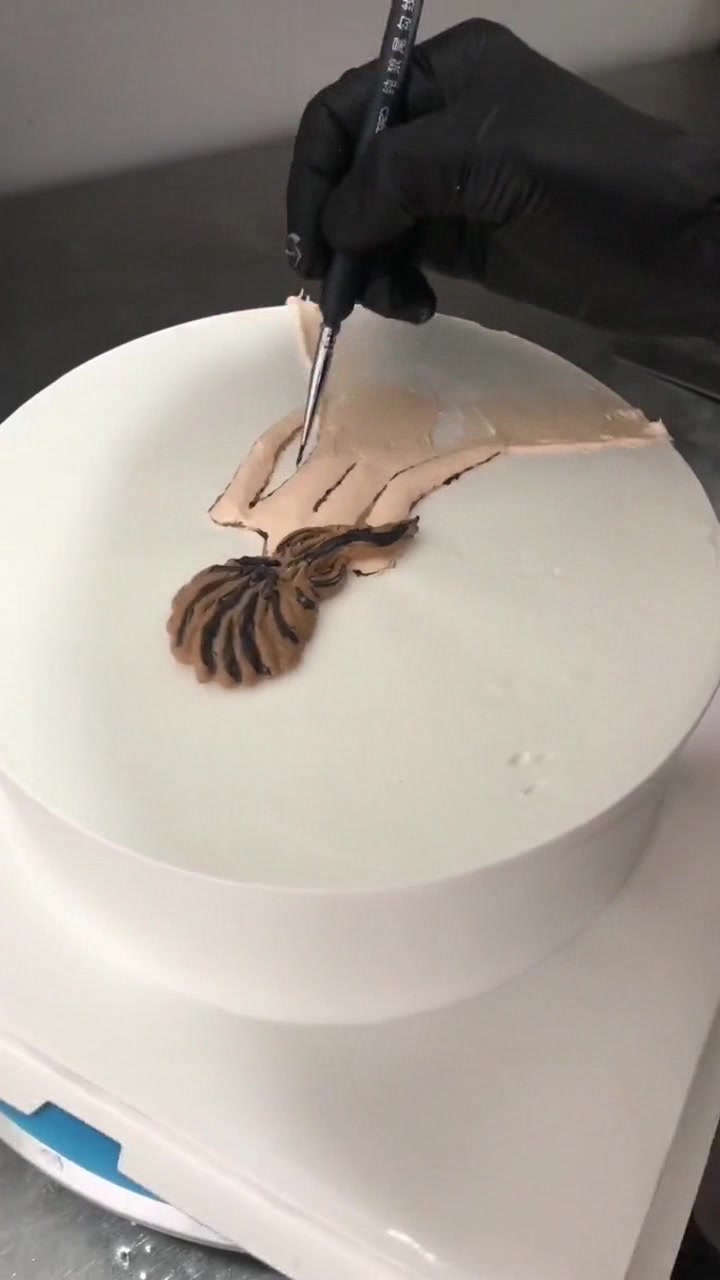 蓝裙子的小姐姐,这算不算“背影杀”奶油蛋糕,师傅做的很好看!