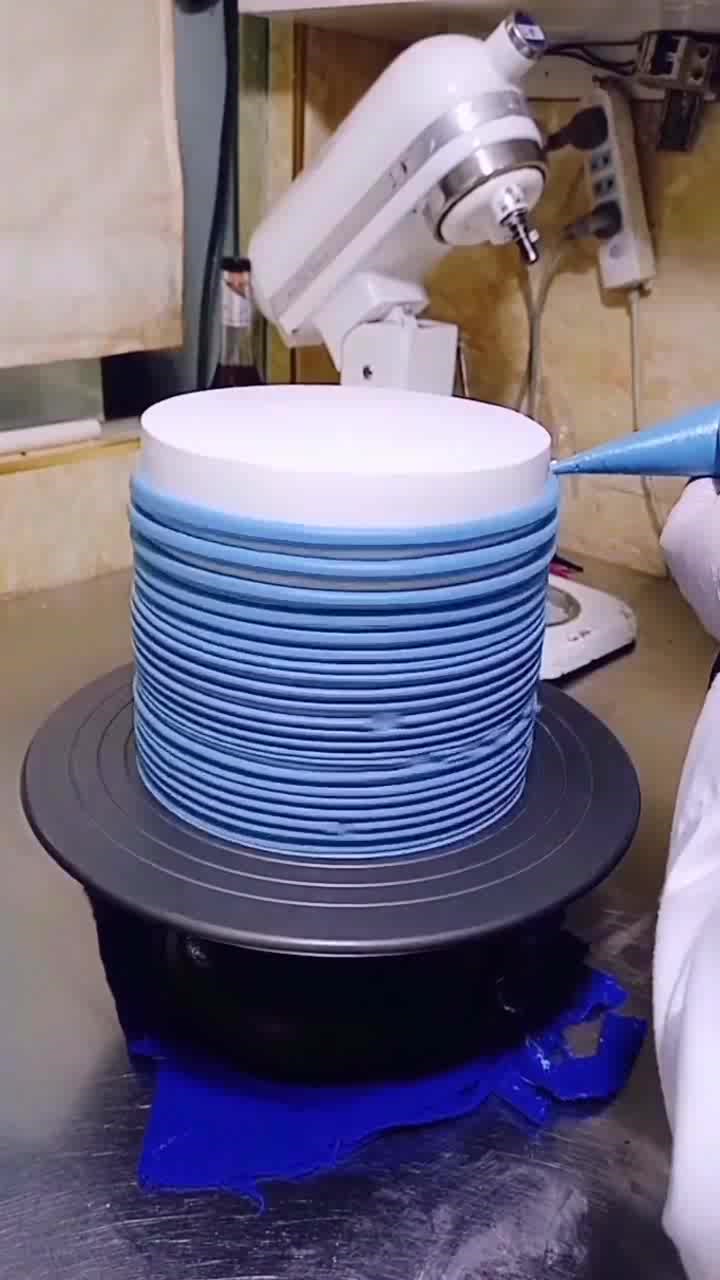 花朵蛋糕裱花过程,打算送个这样的蛋糕给女友,她一定非常喜欢!