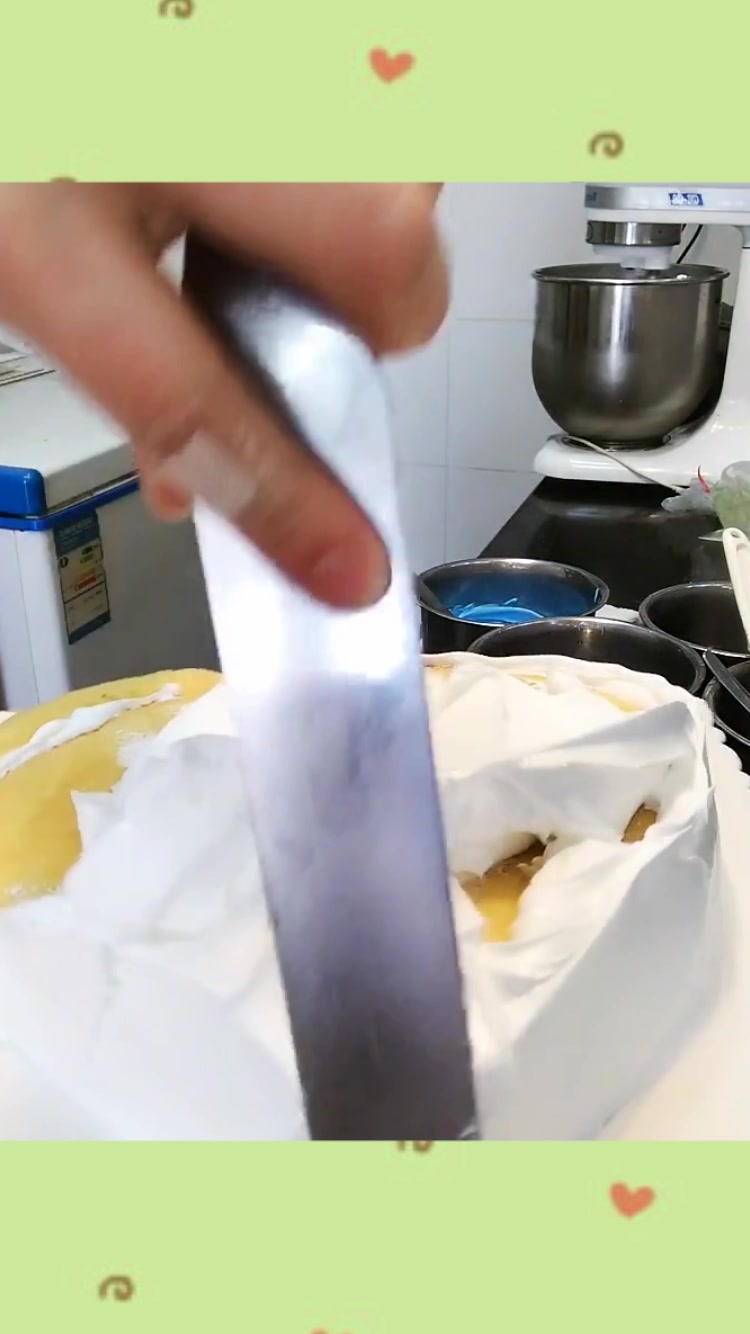 这就是花费200块钱刚定制的蛋糕,成品出来的那一刻,真是绝了!