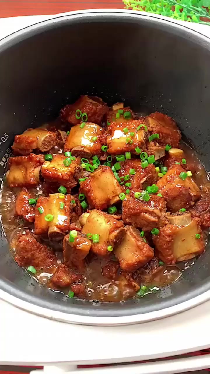 香喷喷的酱香排骨,在家里用电饭锅就能做,还不赶紧学起来!