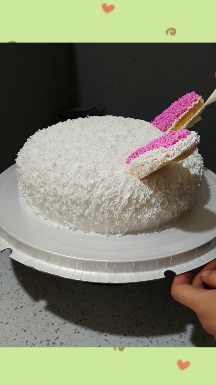 6岁女儿过生日,就给她定制了这样一款蛋糕,你们觉得怎么样?