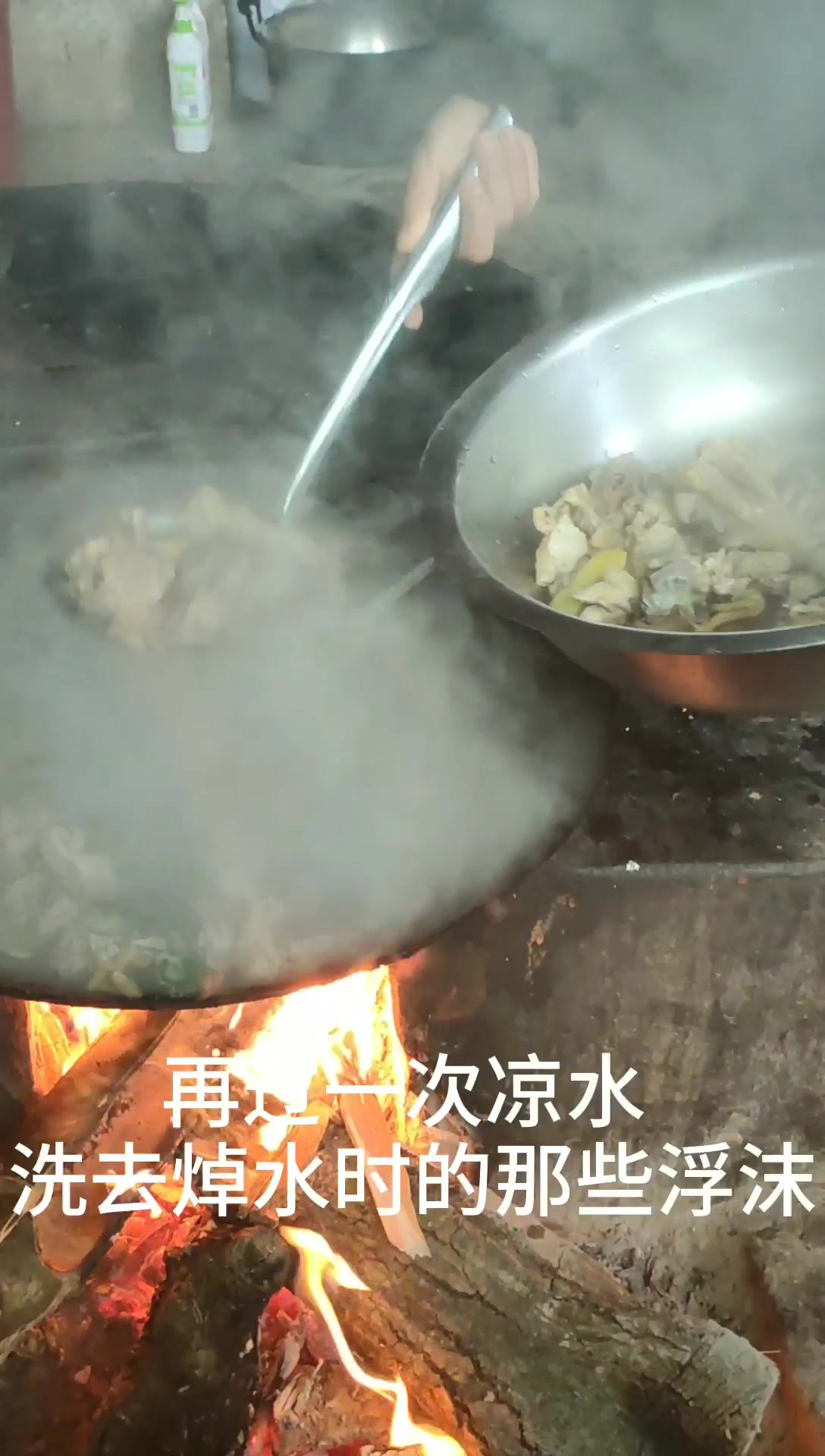 农村妹亲手给老公做了一个“小鸡鱿鱼炖香菇”老公吃完赞不绝口!