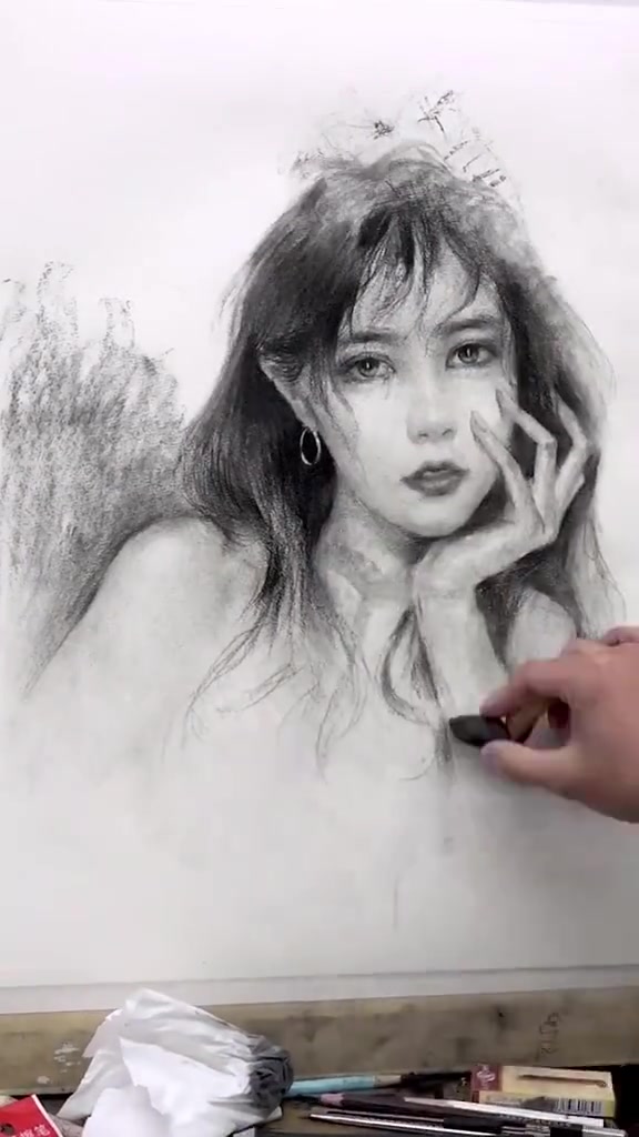 看看素描大师是怎么画肖像的,素描美女绘画全过程