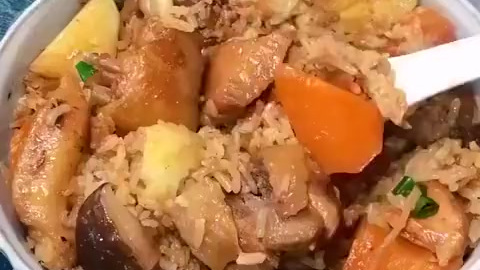 #电饭锅就能完成的复工便当#电饭煲香菇鸡肉焖饭,属于你的懒人焖饭!