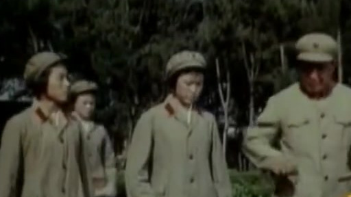 【1952年3月8日 新中国第一批女飞行员飞过天安门上空】1952年3月8日上午10点20