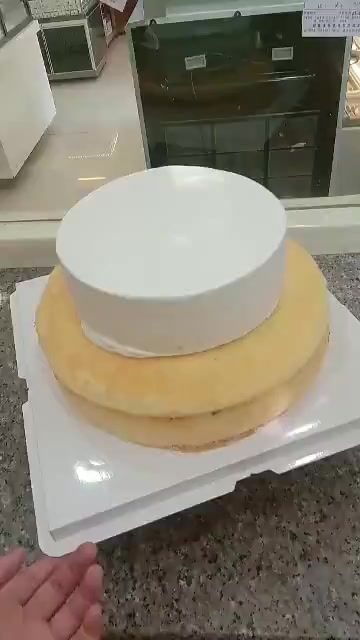 你们喜欢双层白雪公主蛋糕吗?可爱的小猪佩奇,都是孩子的最爱?