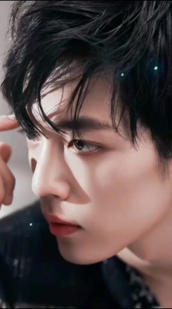 战哥头戴鸭舌帽,A爆了!是我心尖上的人!网友:肖战等你归来!