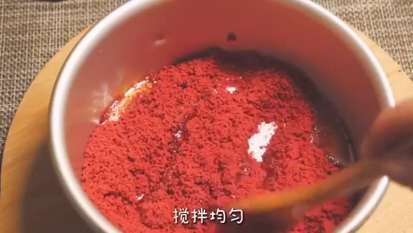 #不用烤的神奇冷藏蛋糕# 草莓慕斯蛋糕做法,草莓控感受一下草莓慕斯暴击